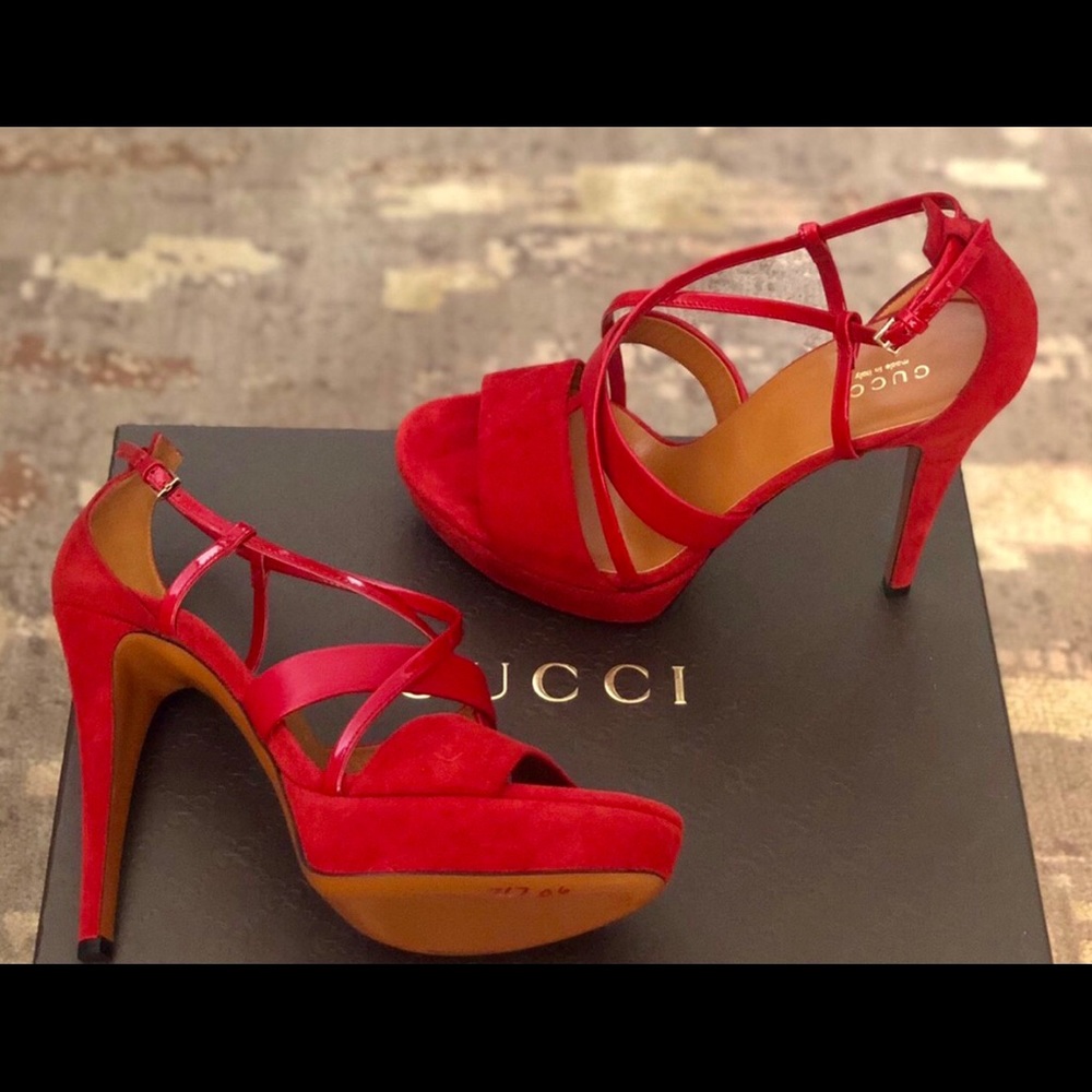 GUCCI Red Suede Heels with Patent Leather straps !♥️🎁♥️